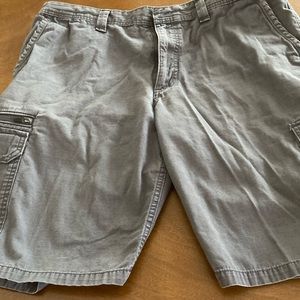 Eddie Bauer Men’s 36” W cargo shorts; 10 1/2” inseam - gray; 100% cotton